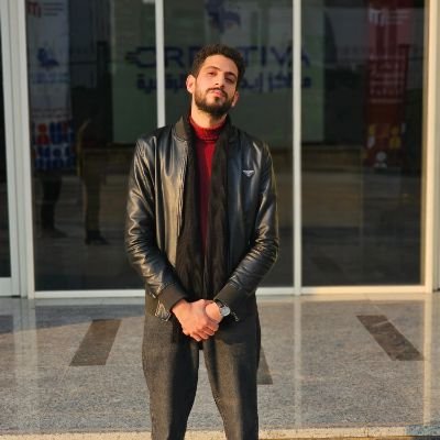 وإنَّ العُمرَ إبحار .. وعمري أنتَ مَرساه .. تعيشُ العُمرَ في قلبي ولو ينساك أنساه.