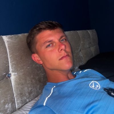 Welsh boy 🏴 , 6ft 4 size 12uk feet, vers lad, 18+! 6.6% OF😈
