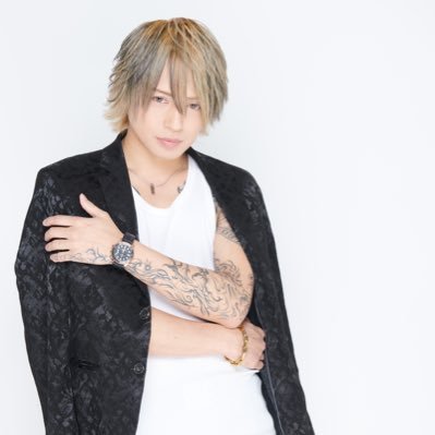 🔱歌舞伎町ホスト Lupinus🔱 ✞今日も誰かの人生を変える夜にする! 新宿で一番、心を動かすホスト! お酒より、あなたに酔わせて 💀歌う事&tattooが大好き💀 初回、初回指名気軽にお待ちしております!
