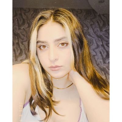shesnotwriter's profile picture. هیچی.
