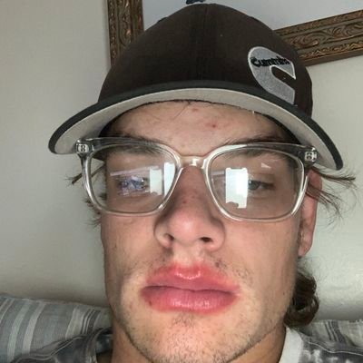 apasihadelia's profile picture. 24 | Noetisexual | Yolo 💫