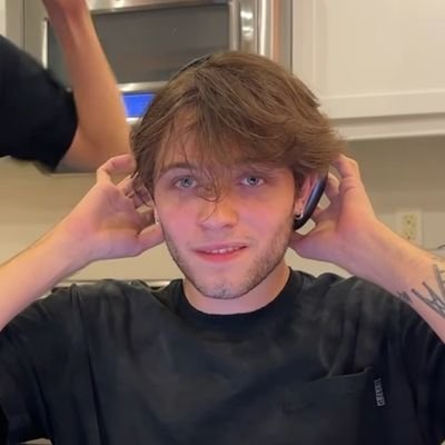 Hi
I love The Neighbourhood band.
That's it.
BISEXUAL who is in love with everyone...
ao3: @willie28
Instagram: _willie_28