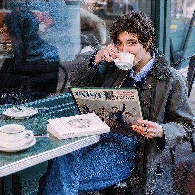 falaheeszwarc's profile picture. Gadam głównie o horrorach i piszę. Przypomniało mi się, że kiedyś byłem wielkim fanem Stephena Kinga, więc muszę to wykorzystać.

 🏳️‍🌈🏳️‍⚧️