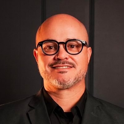 Pastor, professor e escritor de 8 livros. Doutorando (PhD/PRTS) e amante de corrida de trilha e montanha. Grafófilo e bibliófilo.