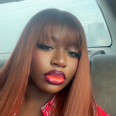TemiladeAbiola_'s profile picture. I write my thoughts 🙂🙂