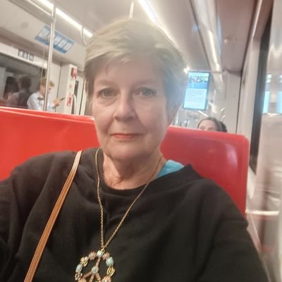 hannon_harriet's profile picture. NAINEN/ÄITI 
Asioiden seuraaja 
Luonto tärkeä 💚.
Harrastan 📷🚲🏊‍♀️