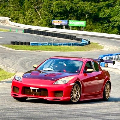 🎤👑☺️🐅💬🔁💙🎧🔧💅🏻✨ FLOMIEの1人!父親から受け継いだRX-8に乗る大学生です! FLOW GLOW & 輪堂千速ちゃん最推しです🔧🎧HIP HOP & 邦ロック好きです。たまに気分で絵を描いたり写真を撮るよ!無言フォロー失礼します😅