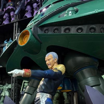 ガンプラを作って飾って楽しむ人 主にジオンを愛しています。 旧ザク親方と愉快な仲間達で巨大MSハンガー建造✨緑のおじさんガチ推し