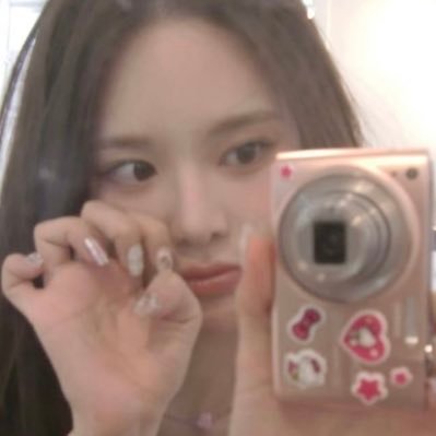 jeemeina's profile picture. Floating through blooming spring petals.