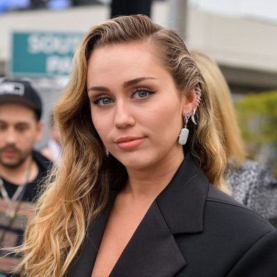 Miley12141's profile picture. 🚨New Official Chat page