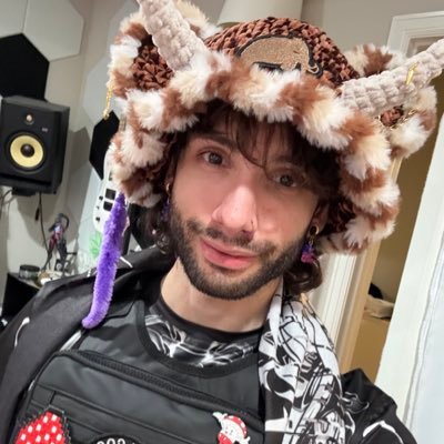 ✨ i just wanna have a nice time with nice people
🎵 denver bass music producer
🎛️ dj on training wheels
- Voted most likely to trip and fall down the stairs