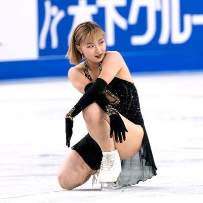 mostly here for figure skating and cats. a feminist and antifascist💜 she/her 22 y.0