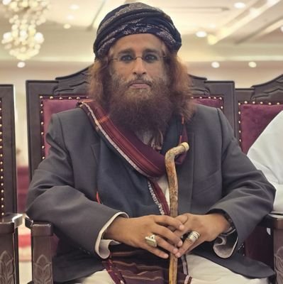 ولدت فقير ، رغيف خبز يكفيني ، أثري سلفي المنهج والمعتقد ، لي رآئي هنا ، وأبحث عن قبلةٍ أرضاها ، وفيني من الذكاء ودهاء العرب لو وزع على من في الأرض جميعاً لوسعه