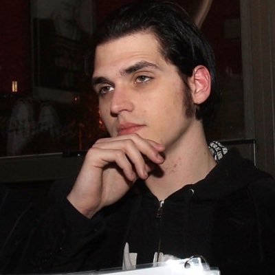 THEH0LYH0UR's profile picture. 🌒🐈•21•