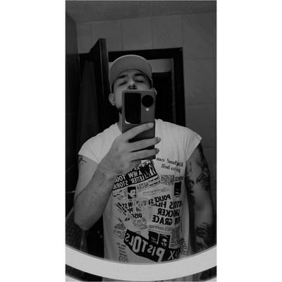 Psicólogo clínico, maestro en psicología, cafeinomano, tatuado, barbon ☕✒️