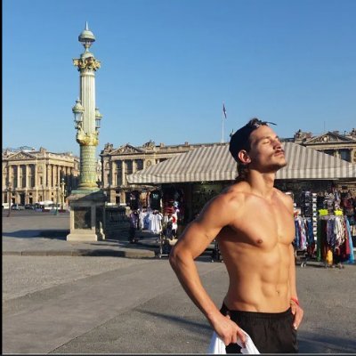 Ryan33376's profile picture. loves a good book 📖❤️
insomniac.
Books keep me sane (ish)📚.