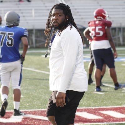 Defensive Coordinator at @JMJusticesFB Hustle|Eat|Motivate|Yourself