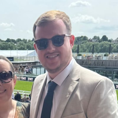 AndrewC2804's profile picture. 