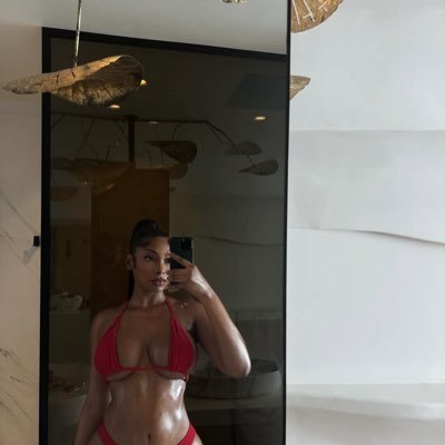 Tabitha690s's profile picture. slowly losing her mind in law school