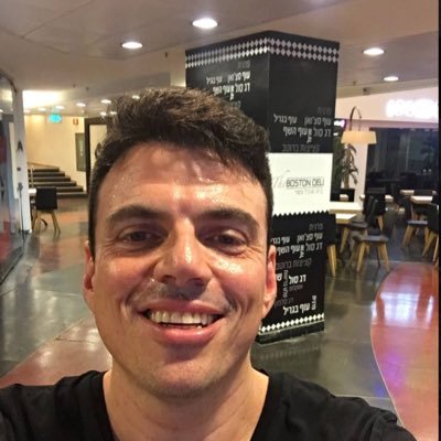 שמאלני ציוני.דור תשיעי בארץ.צאצא לניצולי הטבח בחברון .רל״ב מושבע.לא אשתוק כי ארצי שינתה את פניה.אשמח מאוד שתחזירו לי עוקב.