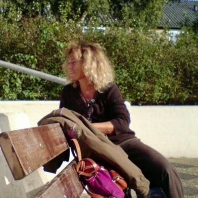 Graphic Designer. Author of 4 books: https://t.co/dcvzi7z2XM ‘Met Liefde Hernoemd’, ‘New Creative Class and Brief Lives’ Art Creator Illustrator and Edublogger.