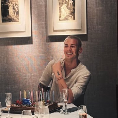 jk_rossm's profile picture. 💜-🤍