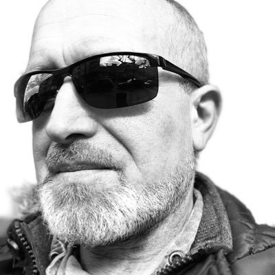 Kujawiak z Dolnego Śląska, zamieszkały wśród zjadaczy jamona, baranich głów i ogórecznika. Piszę głównie o polityce i o dupie Maryni. #4kwadranse #SilniRazem