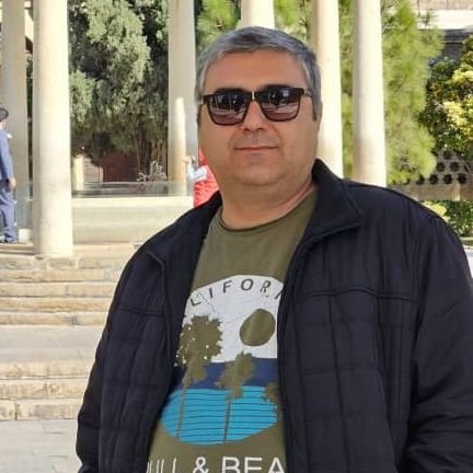 صدایی آمد ، در را که باز کردم نور بود ، با انگشتان ظریفش خورشید را نشانم داد .