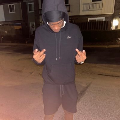 1jonniee's profile picture. i hoop #outdaway
