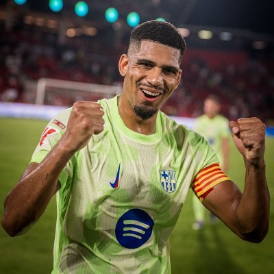 Viudo de Kessie, Christensen 22/23 y de Iñaki Peña. Defensor del Araujo, Raphiñista y fan de Quintero, fiel creyente de las segundas oportunidades. 🐔