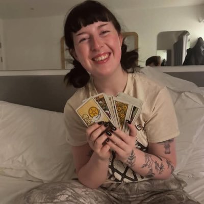 🌸🤍.witchy stuffs. Reiki Master. Astrology. Tarot card reader 🧙(18+)..you can send me a Dm to book a reading and 📩🍁with your Zodiac sign 🧝🪬✨🔮💫🕊️