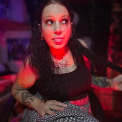 Metalhead mom of 3 | Content Creator | Chronically ill and chaotically positive | Your friendly neighborhood Bill main | ✨ | She/Her 💖💜💙