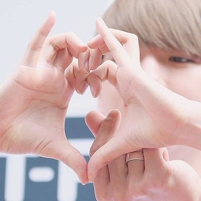 ル-ス • EXO-L • 에리 • ELF • 나누미 • INB100 supporter • MISUAS member •
seamstress🧵 writer ✍️ singer 🎤
#musicismylife 🎶 #happiestwhenimsinging