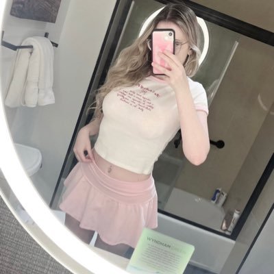 Nazli102764911's profile picture. 👌
