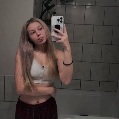 mommabugs03's profile picture. 21 spicy momma. verification can be completed or my OF is buglet1890🩷cam girl as the famous baileybugg🩷 all sales are through my insta: baileybugg03