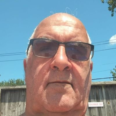 football lover,trucker, rich single dad with three kids