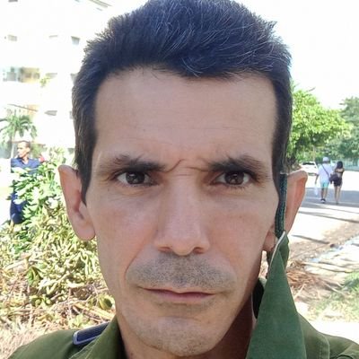 Cubano 100%.
Revolucionario y Fidelista.
Llevo en el corazón las doctrinas del maestro.
Soy CUBANO y que.....
