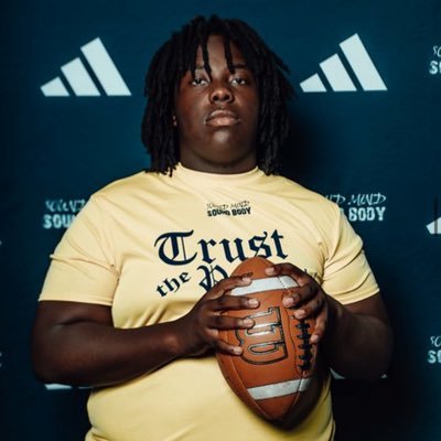 class of 2029 I play Center and left guard Bradford Academy highschool 5’10 WT 295 #agtg