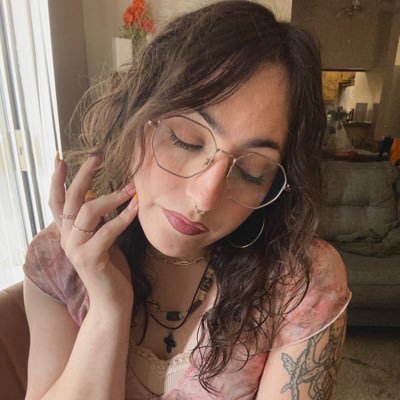 a sweetheart 💕 xochihuah, lesbian ⚢ ♿️🇲🇽🔞| game narrative writer & social media manager. former @rookeryinteract.