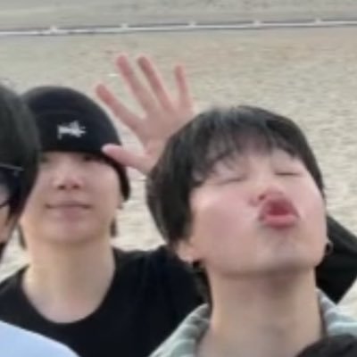 jimins_flurry's profile picture. 250613 loser I saw Jin live and you Didn’t 😹😹 AND NOW IM SEEING BTS