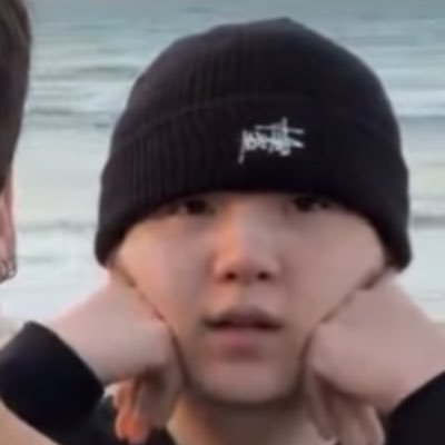 emberislandz's profile picture. movie girl & min yoongi luver 🌙