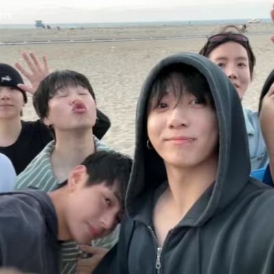 taecute_boratae's profile picture. love is mutual | tae Utted |
fan account |
taekook supporter ✨️