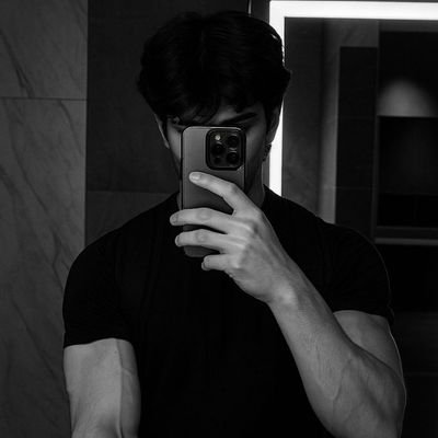 I'm your Daddy my lil girl//
Text me don't be shy//
(IG : lluci4r)
Follow me (: //
24yr//
185cm