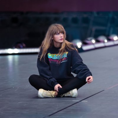 lavennderhazee's profile picture. swiftie | 🌕 + 💫 = ♥️