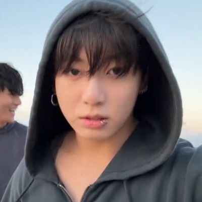 monday ──━ friday : 7 days a 𝙬𝙚𝙚𝙠 ★𝐫𝐬 ﹫𝗃𝗄 : 𝗅𝗈𝗏𝖾 𝑓𝗈𝗋 𝗅𝗂𝖿𝖾
࣪﹙𝐒﹚𝖾ѵen♡
@BTS_twt