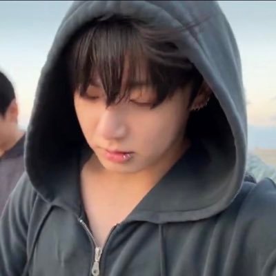 Hi ! I’m trying my best!!!🥝fan acc for jungkook 🌻⛅️ ~believe ~🍡resting🍞peaceful🪽 🍱start over 🌱🍠🍕🎞️🎥🍿movie & series lover🍋☕️
