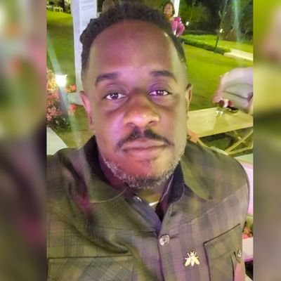 medou_neterr's profile picture. Fondateur de @yabisoponabiso ✊🏾/ @umoja_summit 🧡/ @motemaat 🎙