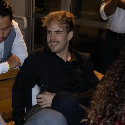 quietthenoise's profile picture. mainly football and politics