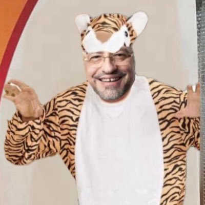 Claramente no soy el borracho que sale en las fotos, pero vengo a incomodar a sus fans, Parodia, irreverencia, crítica amarga al narco-estado chaves-cisneros.