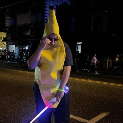 officialblyricc's profile picture. mall comp streamer on the come up Tryna get to 100 followers by the end of 2025 42/100